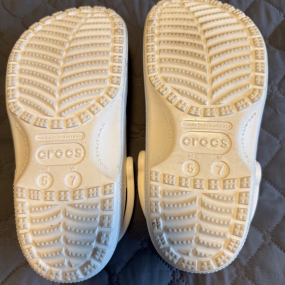 Crocs - Classic Clog - White - Size 5M/7W - Picture 3 of 5